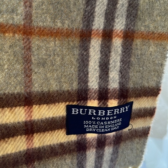 Burberry scarf- authentic - Picture 3 of 3